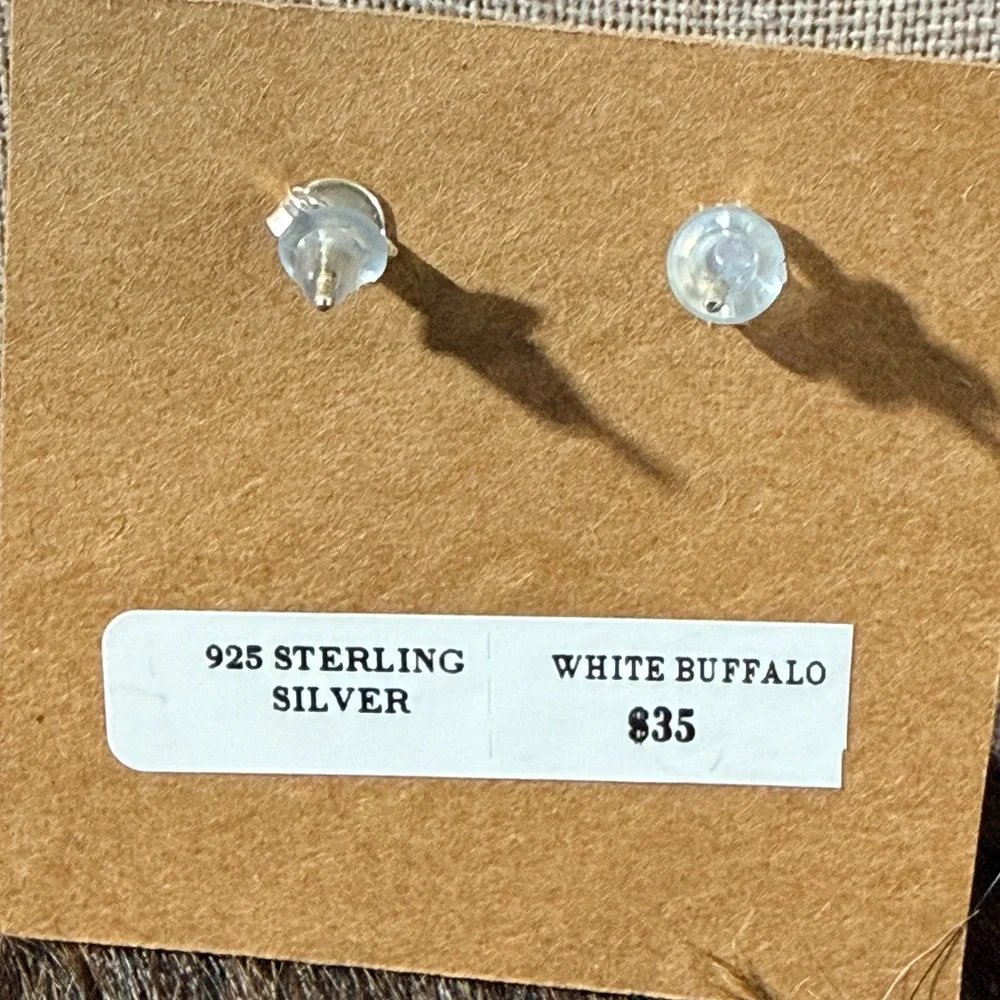 Elegant Silver White & Black White Buffalo  Stud Earrings, New, Southwest - Picture 4 of 4